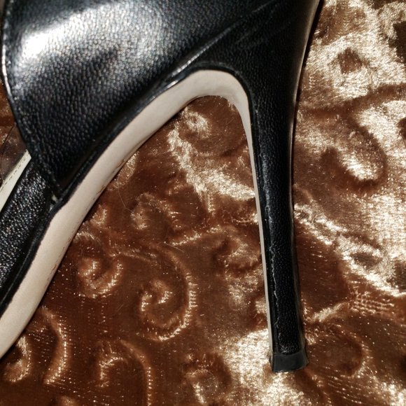 BCBG Black Pumps - Picture 5 of 6